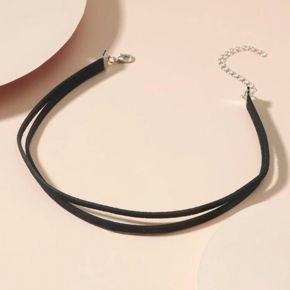 ⚜️𝟯𝟬%𝗢𝗙𝗙 𝗯𝘂𝗻𝗱𝗹𝗲𝘀 𝟯+⚜️ NEW 2 Layered Black Simple Choker - Picture 6 of 9